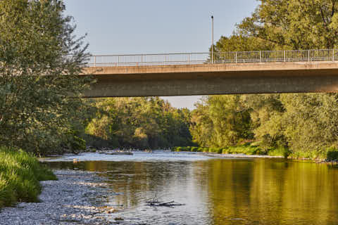 Gemeinde Emmerting Landkreis Altötting Alz Brücke Richtung Hohenwart (Dirschl Johann) Deutschland AÖ